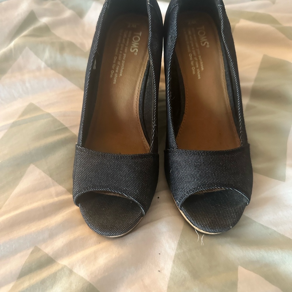 TOMS Women's denim Peep Toe Shoes, size 7